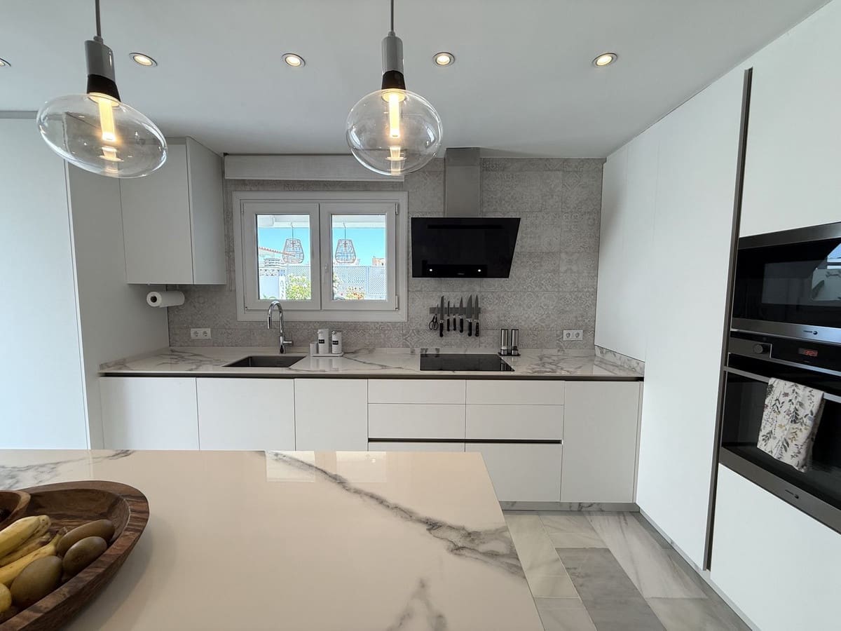 3 sovrum Takvåning till salu i Estepona med garage - 489 500 € (Ref: 9583550)