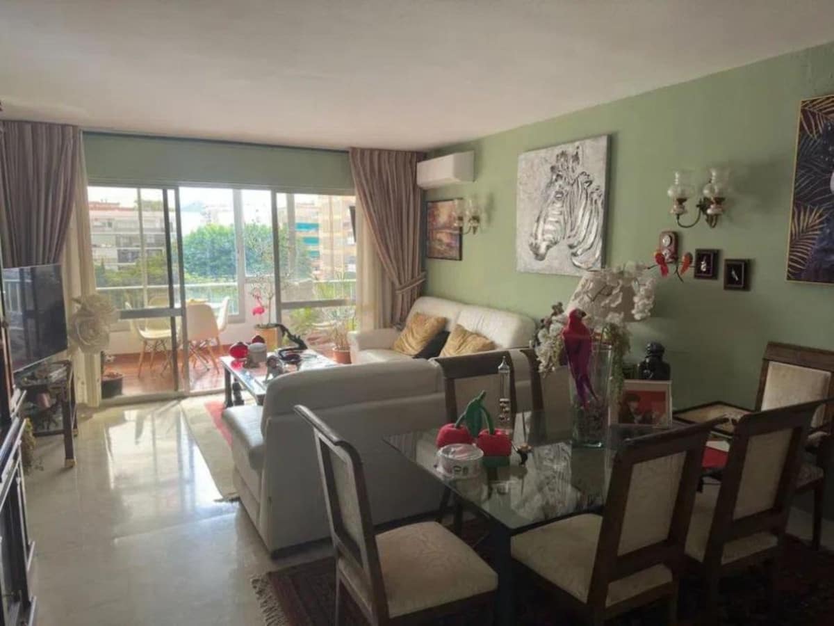 Apartamento de 3 habitaciones en Marbella en venta con piscina - 493.000 € (Ref: 9584688)