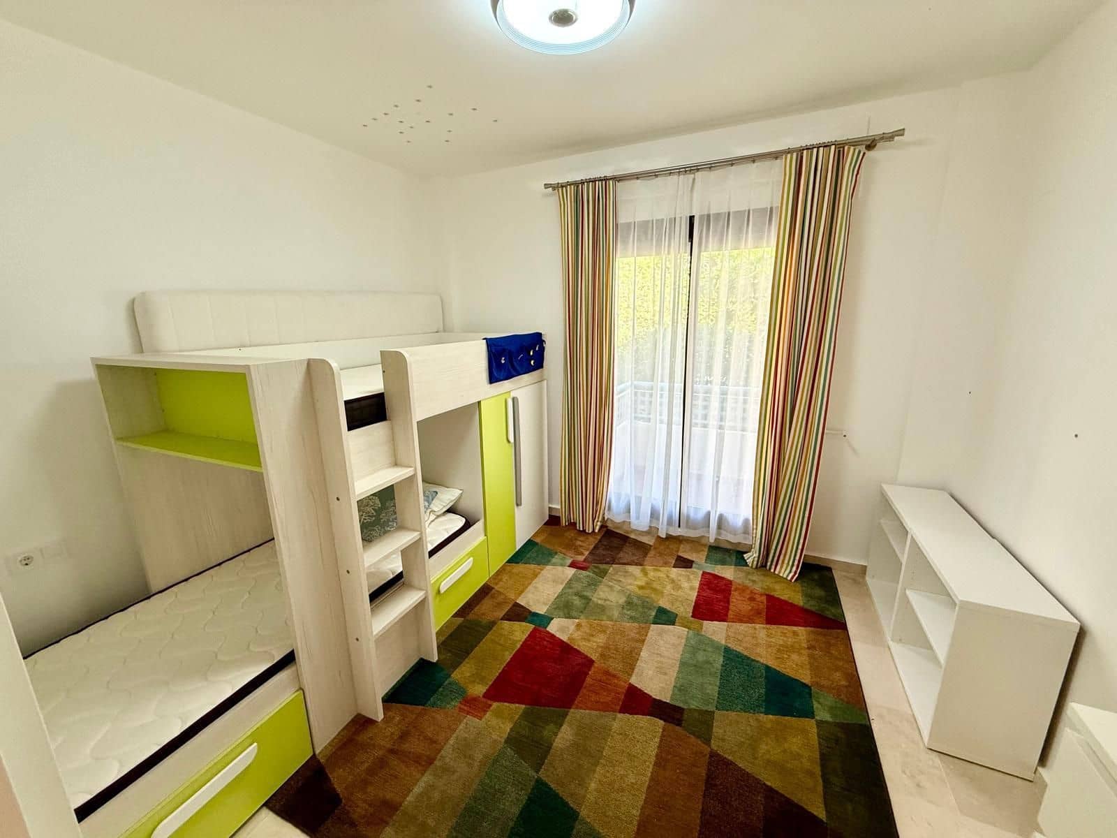 3 sovrum Lägenhet till salu i La Alcaidesa med pool garage - 495 000 € (Ref: 9584693)