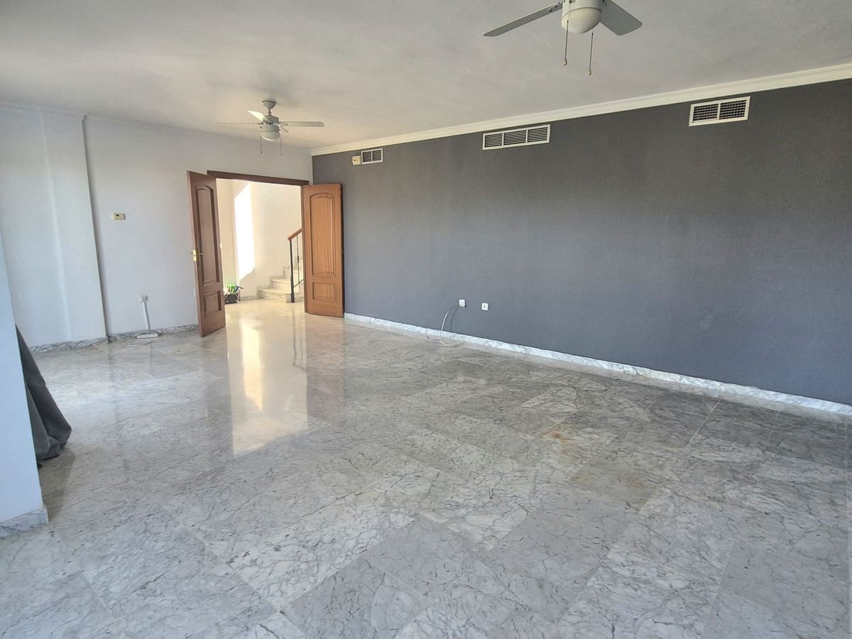 3 bedroom Semi-detached Villa for sale in Alhaurin el Grande with pool garage - € 495,000 (Ref: 9584695)