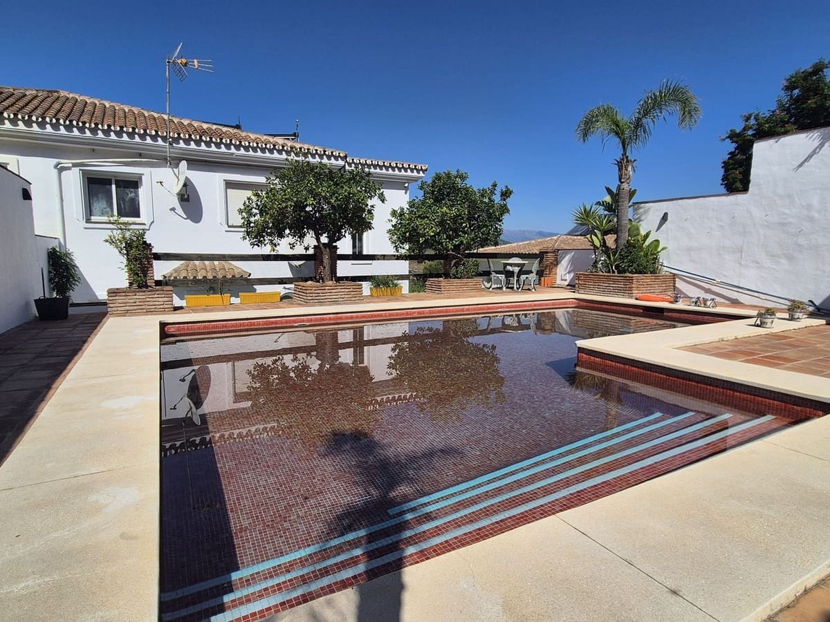 3 bedroom Semi-detached Villa for sale in Alhaurin el Grande with pool garage - € 495,000 (Ref: 9584695)