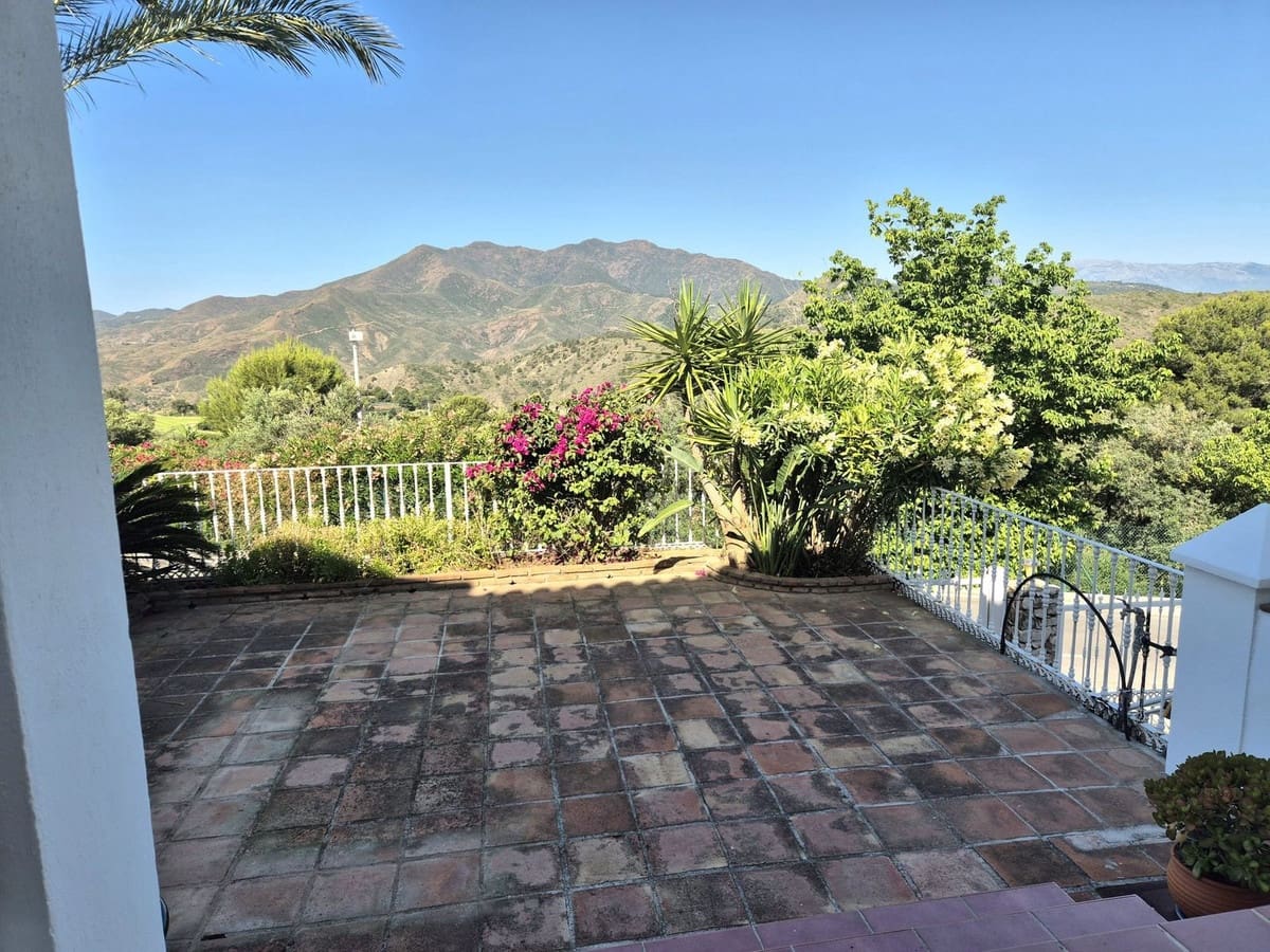 3 bedroom Semi-detached Villa for sale in Alhaurin el Grande with pool garage - € 495,000 (Ref: 9584695)