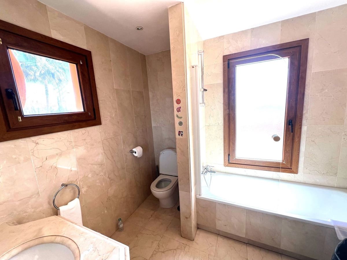 5 camera da letto Villetta Bifamiliare in vendita in Riviera del Sol con piscina garage - 495.000 € (Rif: 9585006)