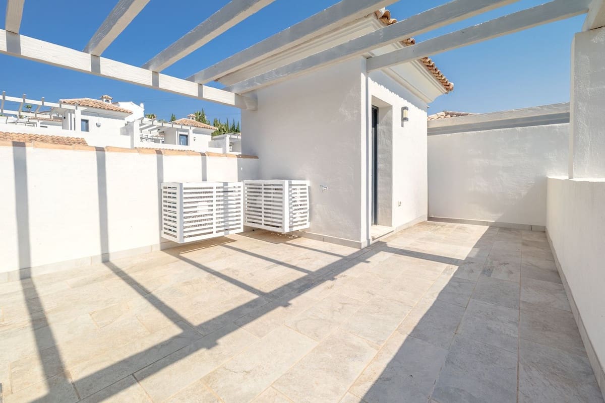 Casa de 3 habitaciones en Estepona en venta con piscina garaje - 495.000 € (Ref: 9585057)