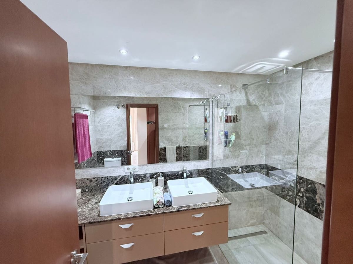 4 sovrum Hus till salu i Manilva med pool garage - 495 000 € (Ref: 9585071)