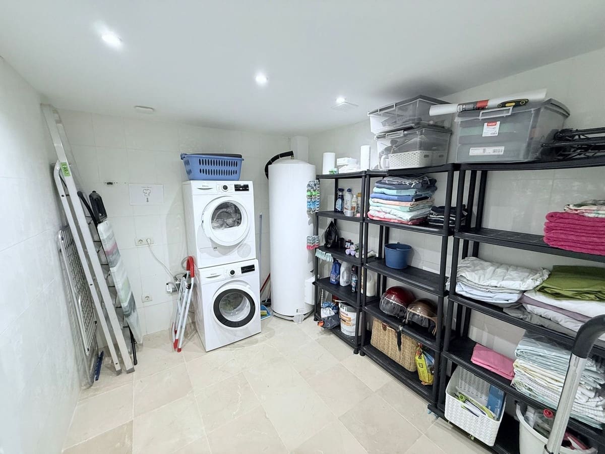 4 sovrum Hus till salu i Manilva med pool garage - 495 000 € (Ref: 9585071)