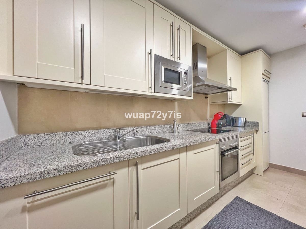 2 sypialnia Penthouse na sprzedaż w Benahavis z basenem garażem - 499 000 € (Ref: 9585089)