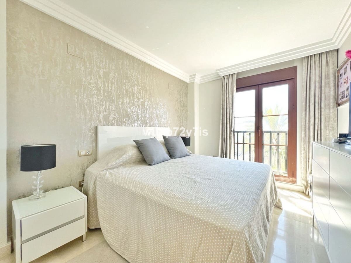 2 sypialnia Penthouse na sprzedaż w Benahavis z basenem garażem - 499 000 € (Ref: 9585089)