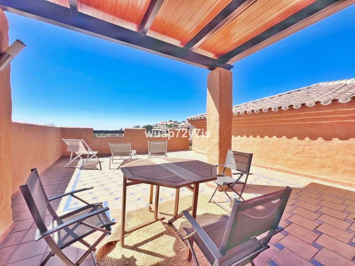 2 sypialnia Penthouse na sprzedaż w Benahavis z basenem garażem - 499 000 € (Ref: 9585089)