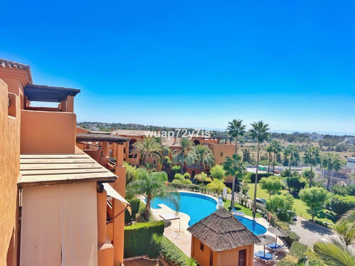 2 sypialnia Penthouse na sprzedaż w Benahavis z basenem garażem - 499 000 € (Ref: 9585089)