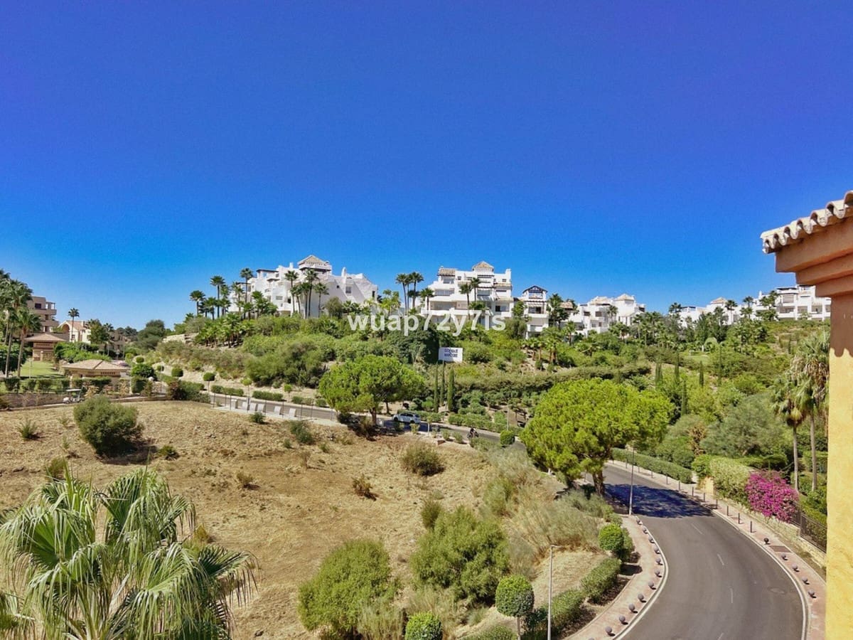 2 sypialnia Penthouse na sprzedaż w Benahavis z basenem garażem - 499 000 € (Ref: 9585089)