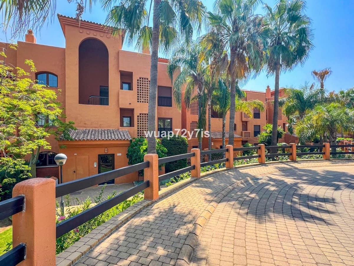 2 sypialnia Penthouse na sprzedaż w Benahavis z basenem garażem - 499 000 € (Ref: 9585089)