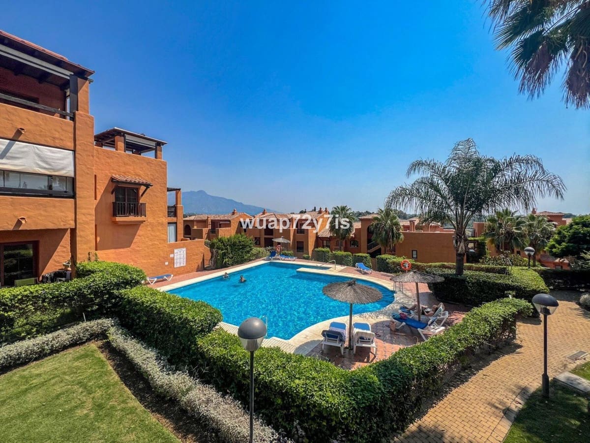 2 sypialnia Penthouse na sprzedaż w Benahavis z basenem garażem - 499 000 € (Ref: 9585089)