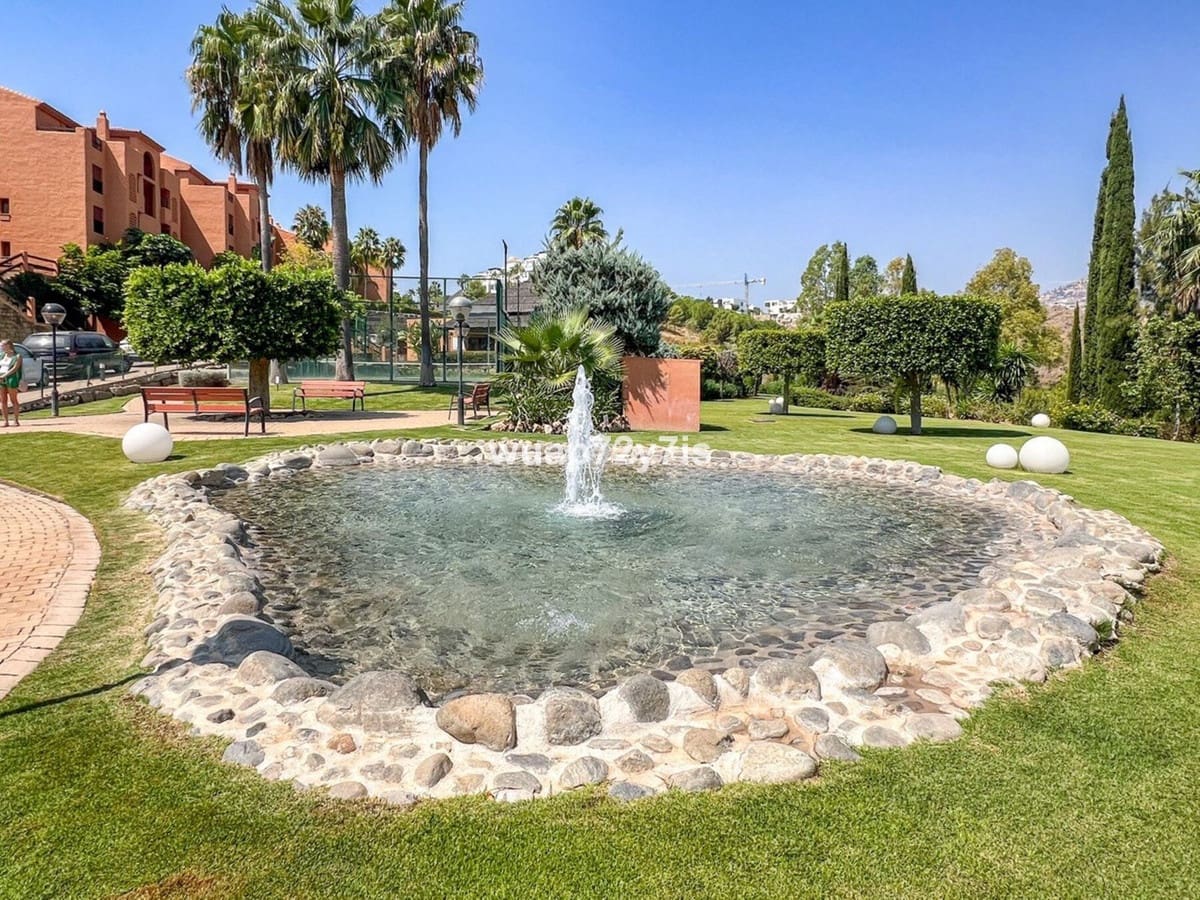 2 sypialnia Penthouse na sprzedaż w Benahavis z basenem garażem - 499 000 € (Ref: 9585089)