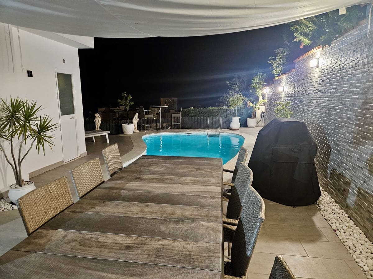 3 sovrum Villa till salu i Fuengirola med pool garage - 999 999 € (Ref: 9588060)