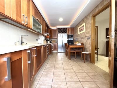 4 sovrum Takvåning till salu i Estepona med pool garage - 850 000 € (Ref: 9588063)