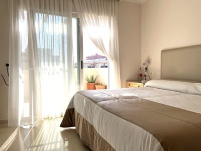 4 sovrum Takvåning till salu i Estepona med pool garage - 850 000 € (Ref: 9588063)