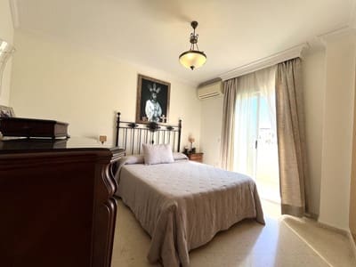 4 sovrum Takvåning till salu i Estepona med pool garage - 850 000 € (Ref: 9588063)