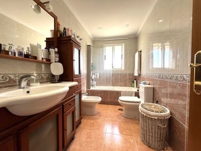 4 sovrum Takvåning till salu i Estepona med pool garage - 850 000 € (Ref: 9588063)