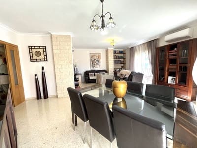 4 sovrum Takvåning till salu i Estepona med pool garage - 850 000 € (Ref: 9588063)