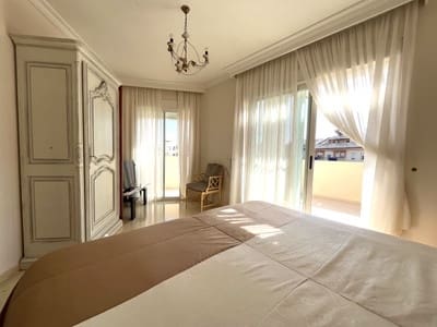 4 sovrum Takvåning till salu i Estepona med pool garage - 850 000 € (Ref: 9588063)