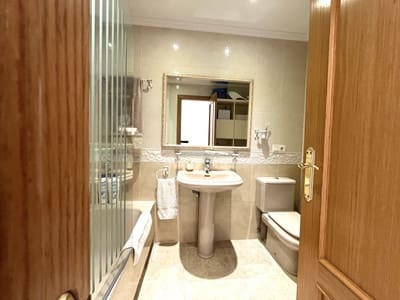 4 sovrum Takvåning till salu i Estepona med pool garage - 850 000 € (Ref: 9588063)