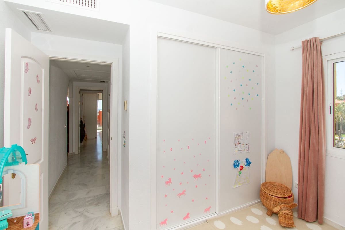 2 chambre Penthouse à vendre à Marbella avec piscine garage - 359 000 € (Ref: 9588090)