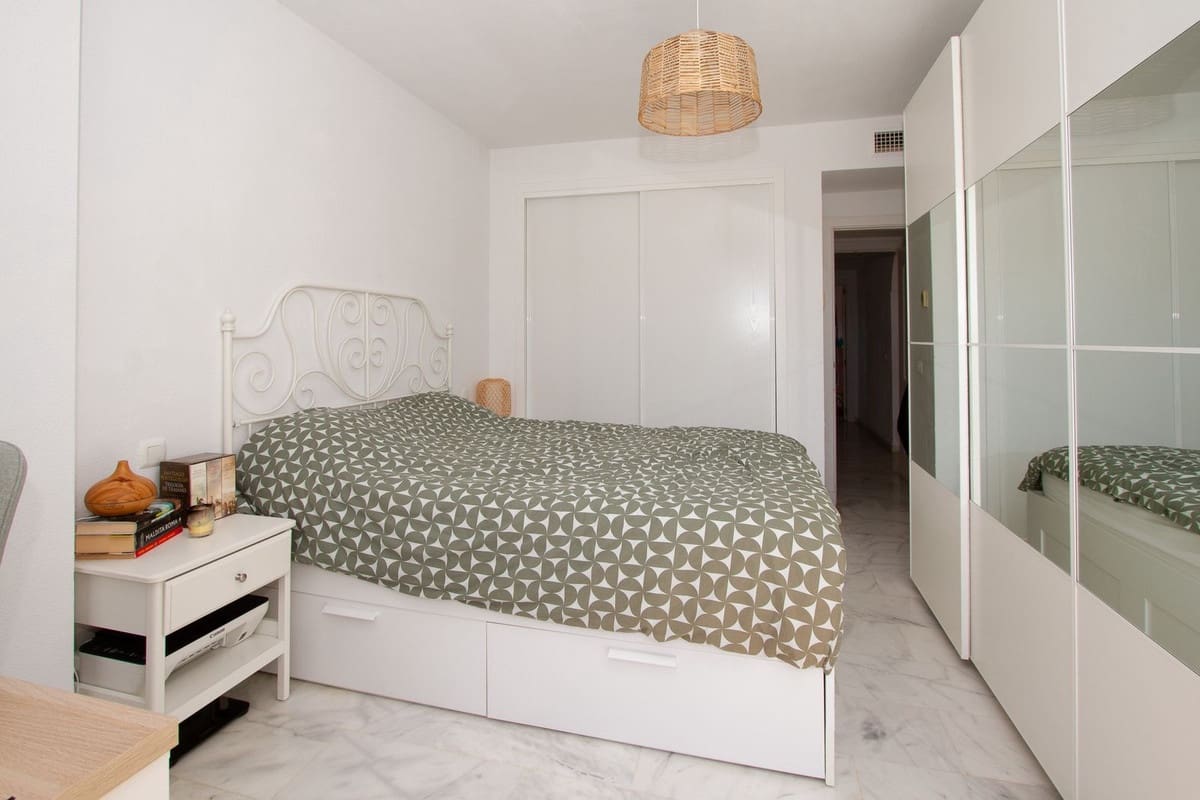 2 chambre Penthouse à vendre à Marbella avec piscine garage - 359 000 € (Ref: 9588090)