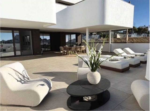 3 sovrum Villa till salu i Estepona med pool garage - 980 000 € (Ref: 9590418)