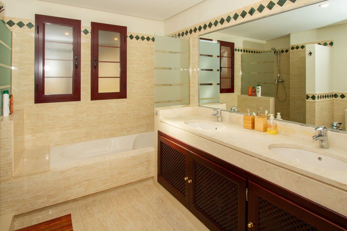 2 slaapkamer Appartement te koop in La Mairena met zwembad garage - € 319.000 (Ref: 9596816)