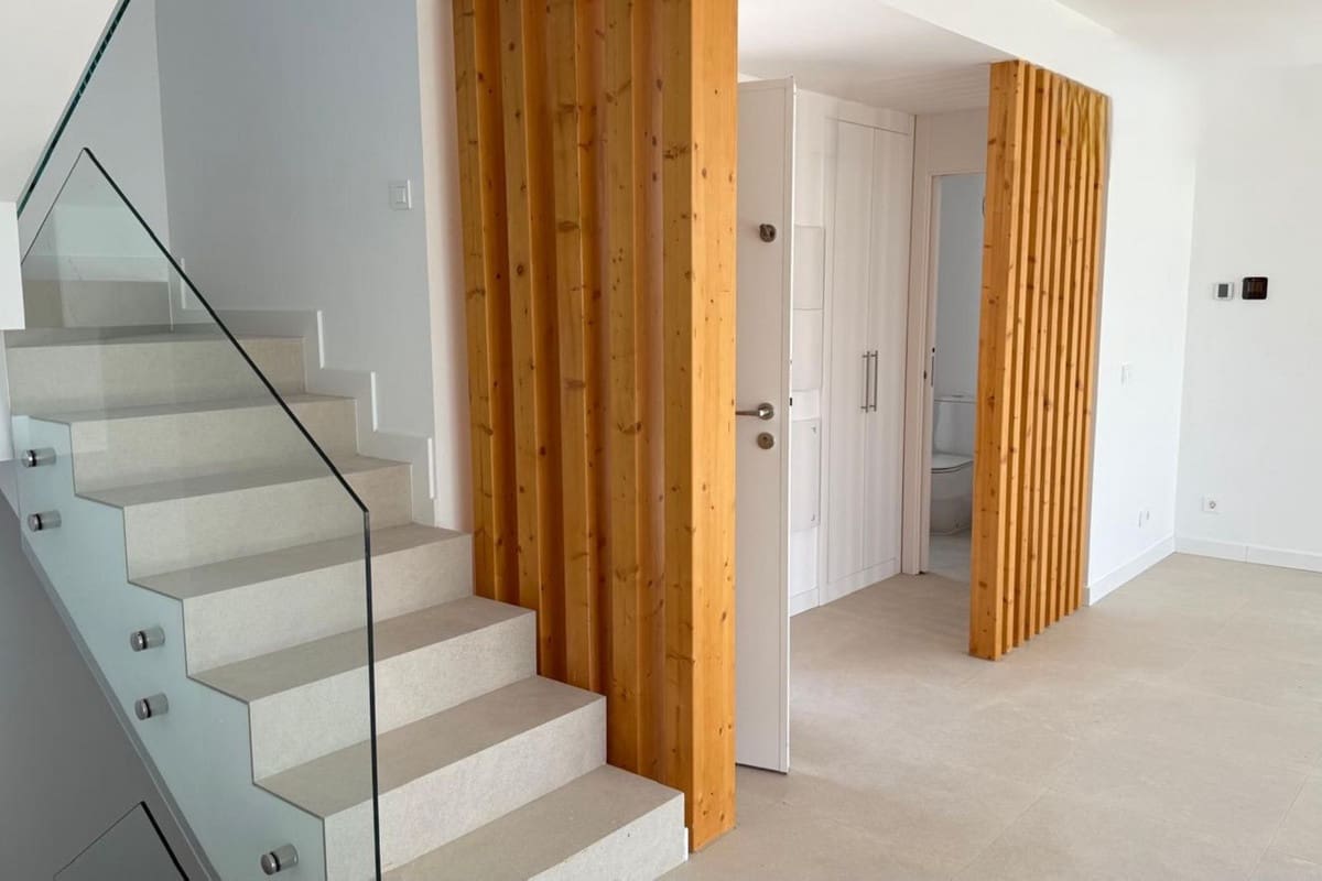 3 slaapkamer Halfvrijstaande villa te koop in Estepona met zwembad garage - € 1.250.000 (Ref: 9596820)