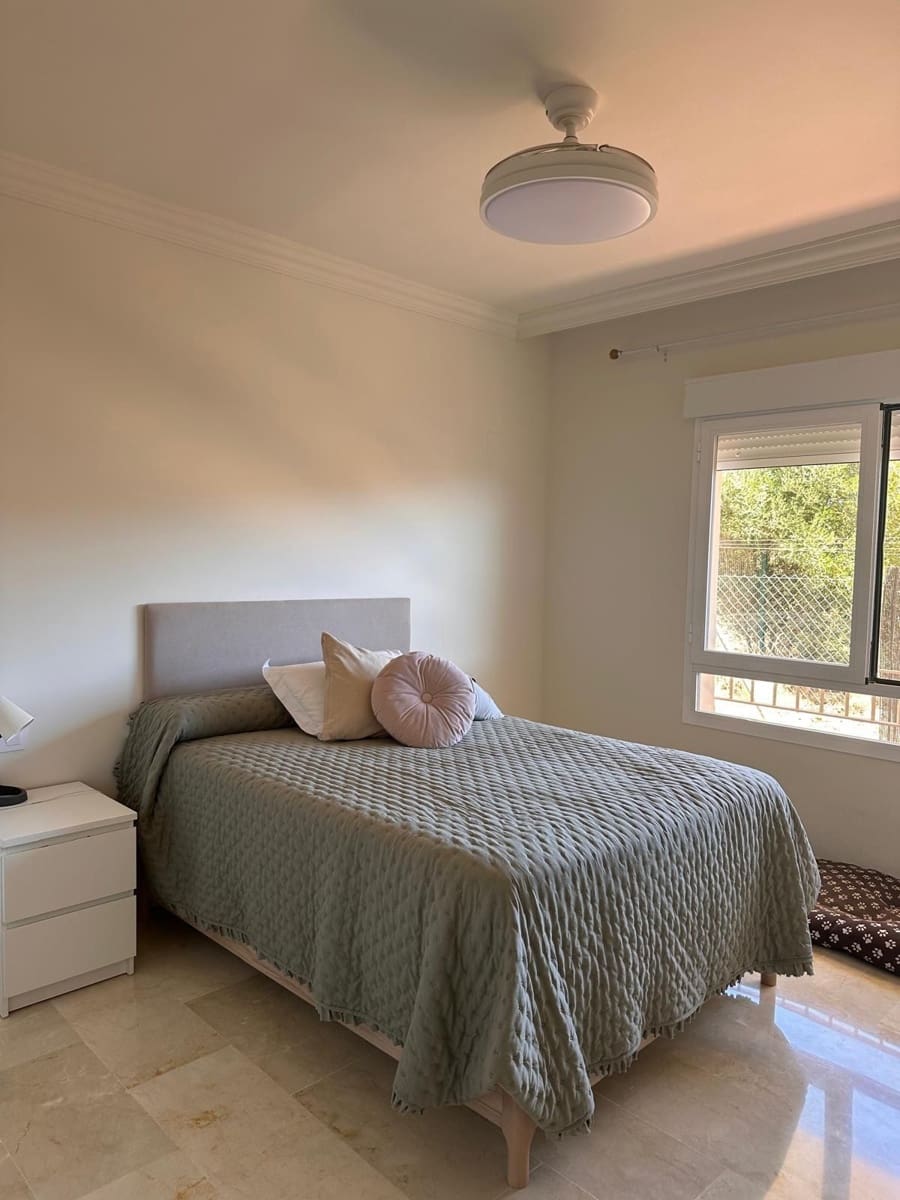 2 sypialnia Apartament na sprzedaż w La Duquesa / Puerto de la Duquesa z basenem garażem - 270 000 € (Ref: 9596827)