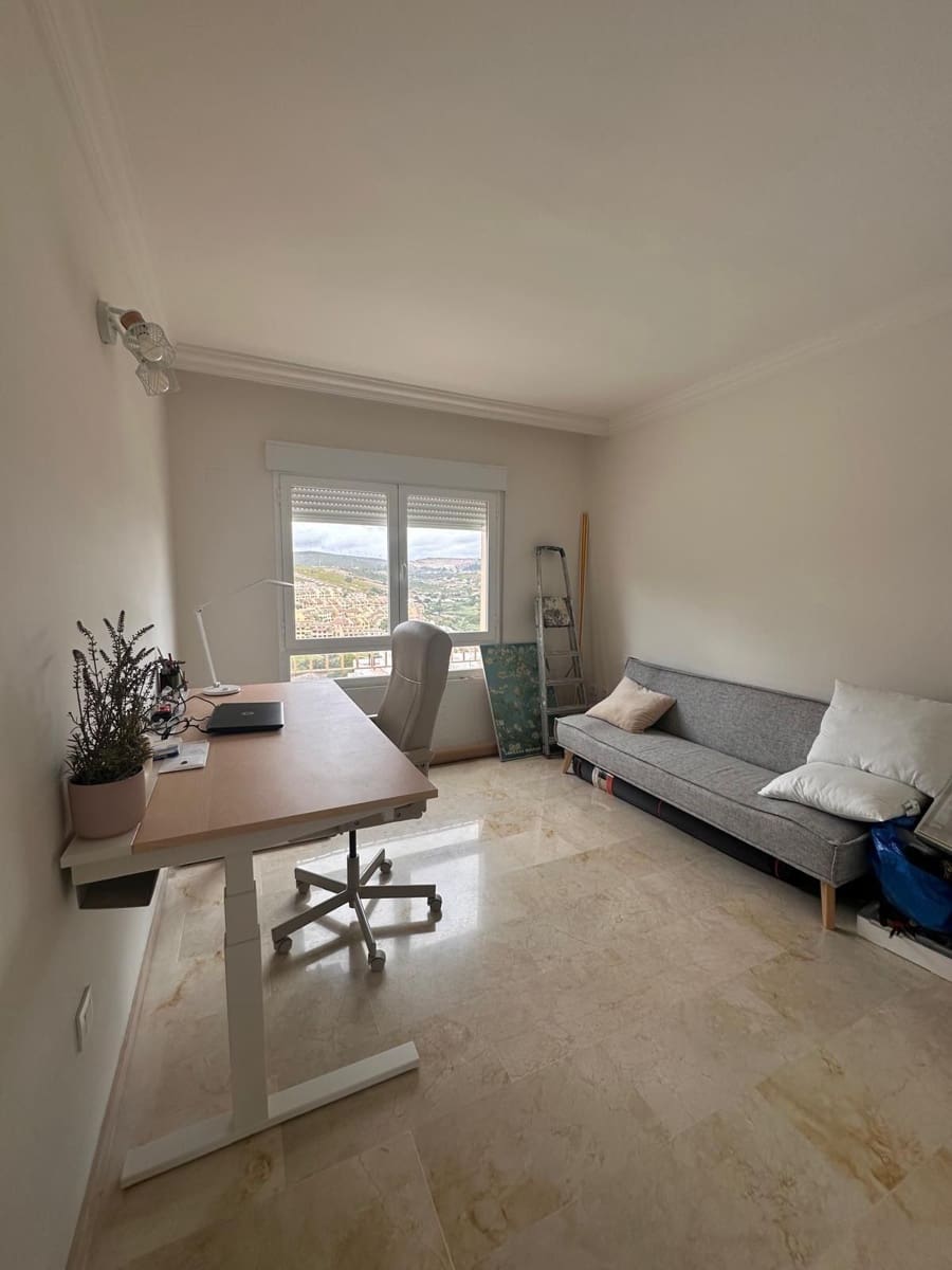 2 sypialnia Apartament na sprzedaż w La Duquesa / Puerto de la Duquesa z basenem garażem - 270 000 € (Ref: 9596827)