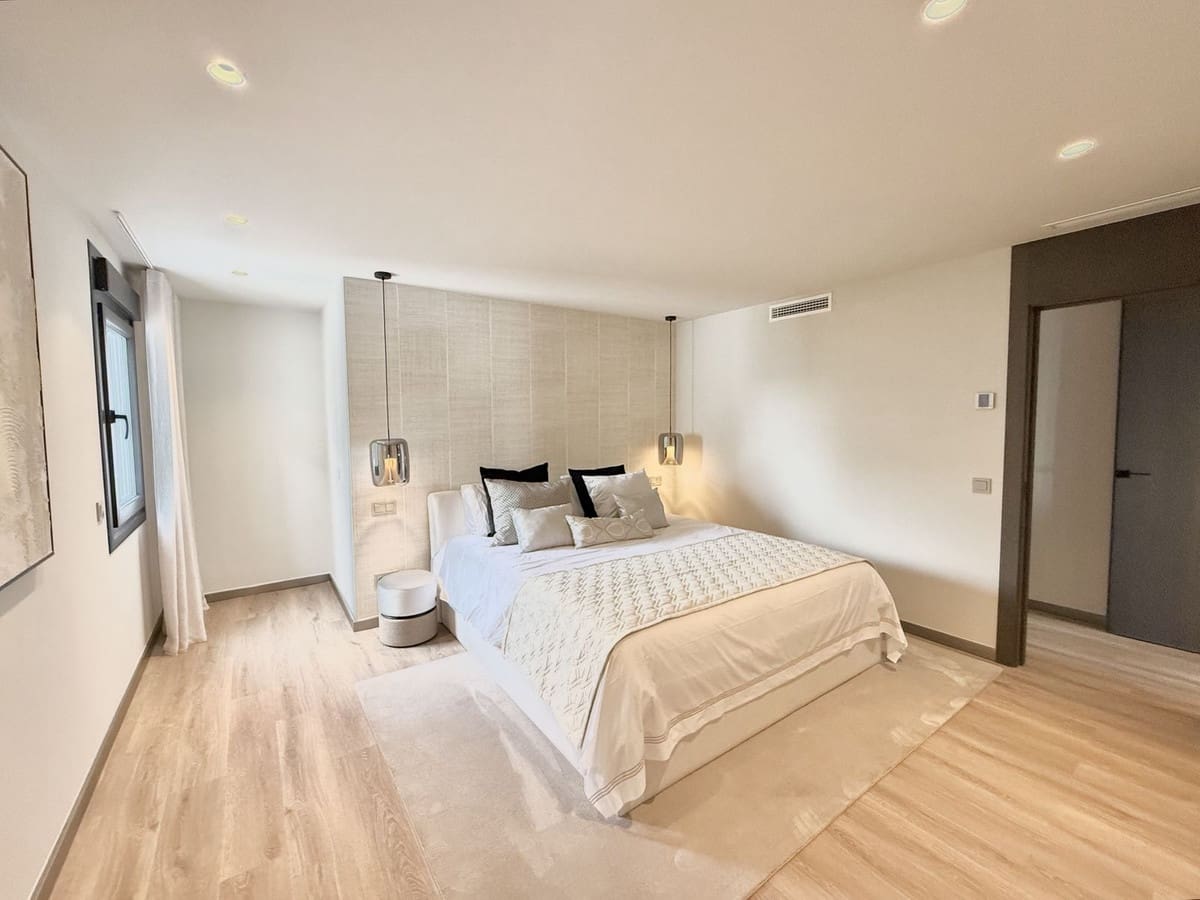 5 chambre Appartement à vendre à Puerto Banus avec garage - 2 500 000 € (Ref: 9597285)
