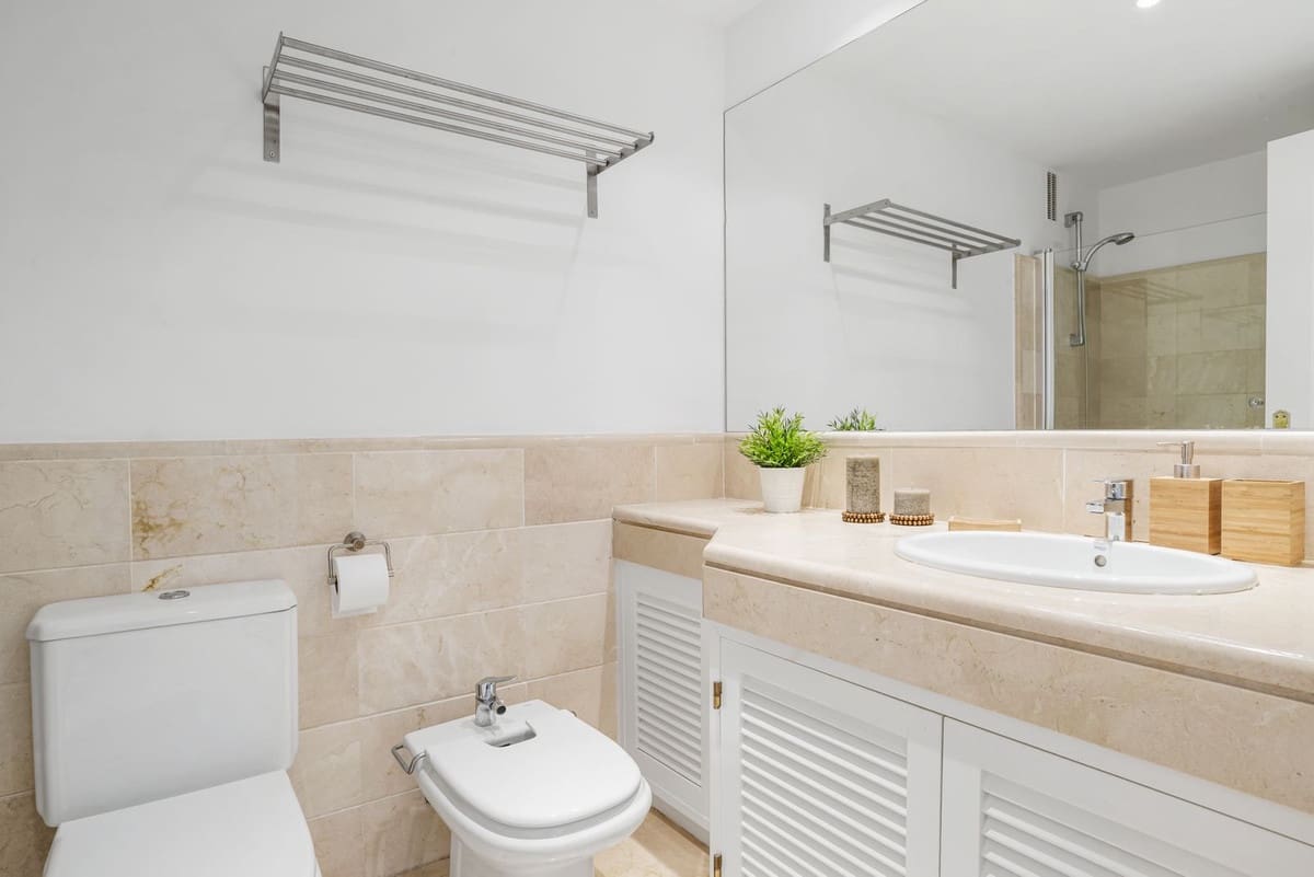 2 soveværelse Lejlighed til salg i Benahavis med swimmingpool garage - € 469.950 (Ref: 9598064)