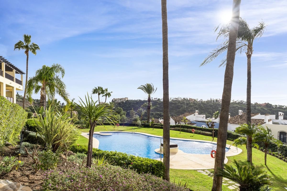 2 soveværelse Lejlighed til salg i Benahavis med swimmingpool garage - € 469.950 (Ref: 9598064)