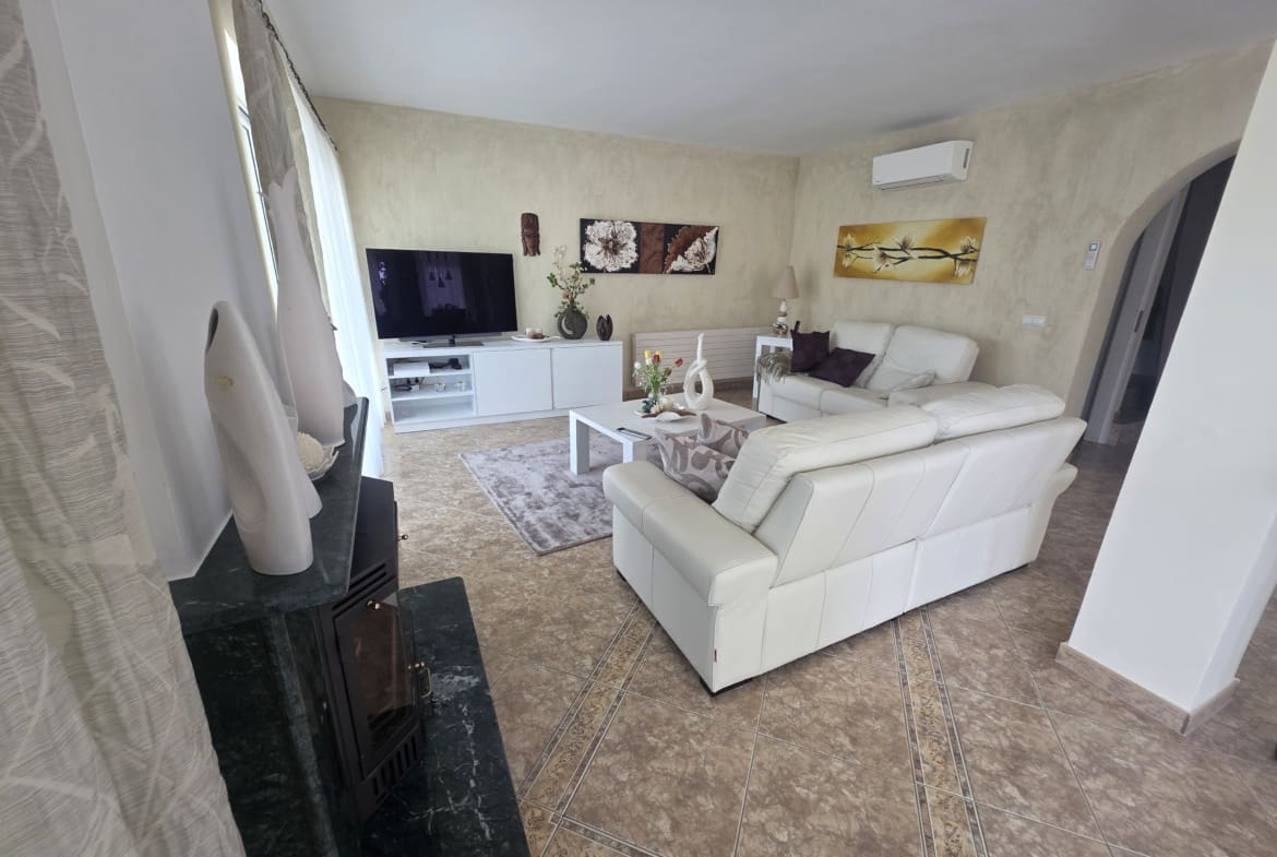 2 sypialnia Willa na sprzedaż w Calahonda z basenem garażem - 749 000 € (Ref: 9598073)