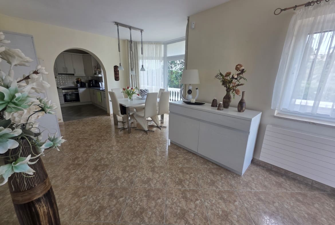 2 sypialnia Willa na sprzedaż w Calahonda z basenem garażem - 749 000 € (Ref: 9598073)