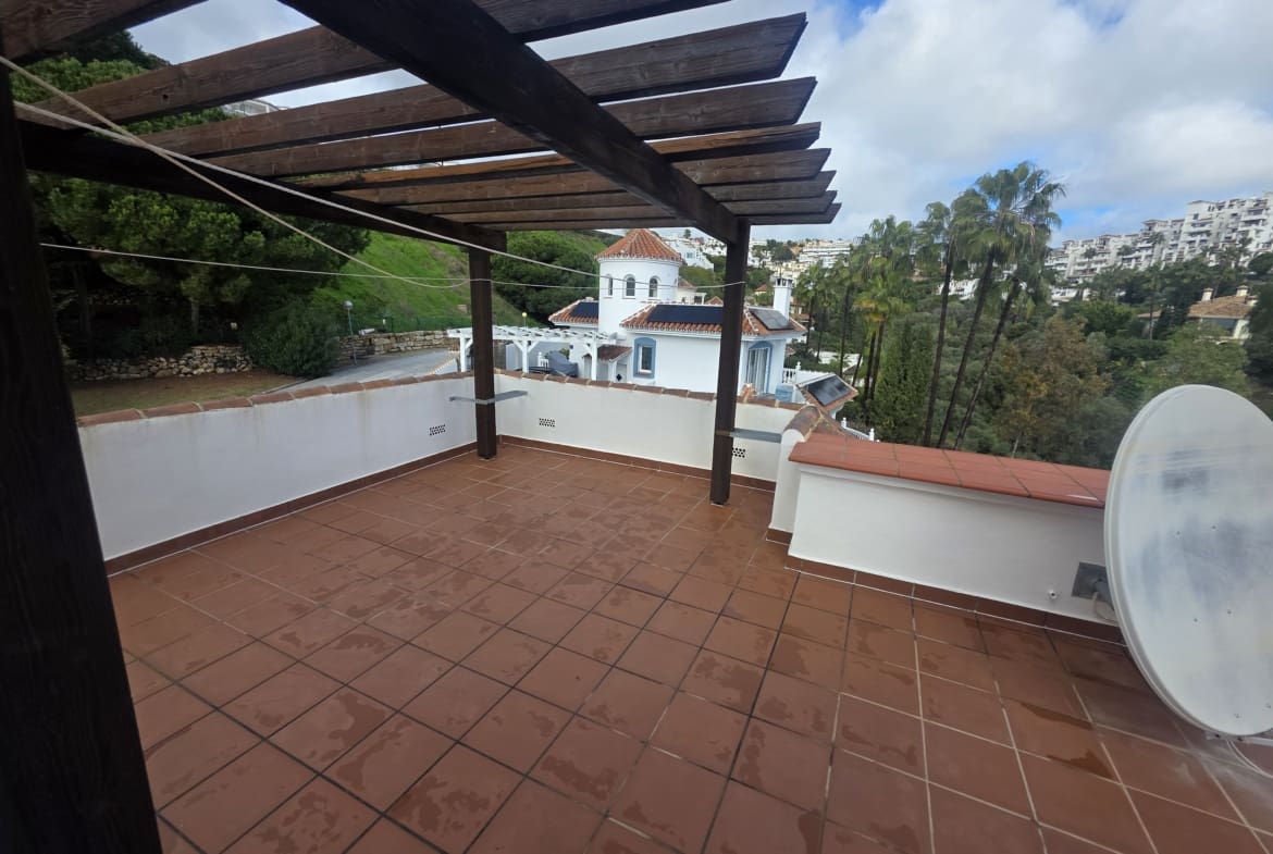 2 sypialnia Willa na sprzedaż w Calahonda z basenem garażem - 749 000 € (Ref: 9598073)