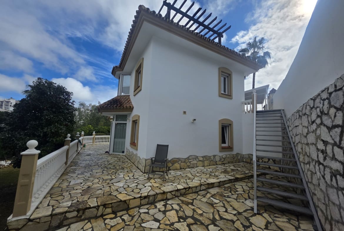 2 sypialnia Willa na sprzedaż w Calahonda z basenem garażem - 749 000 € (Ref: 9598073)