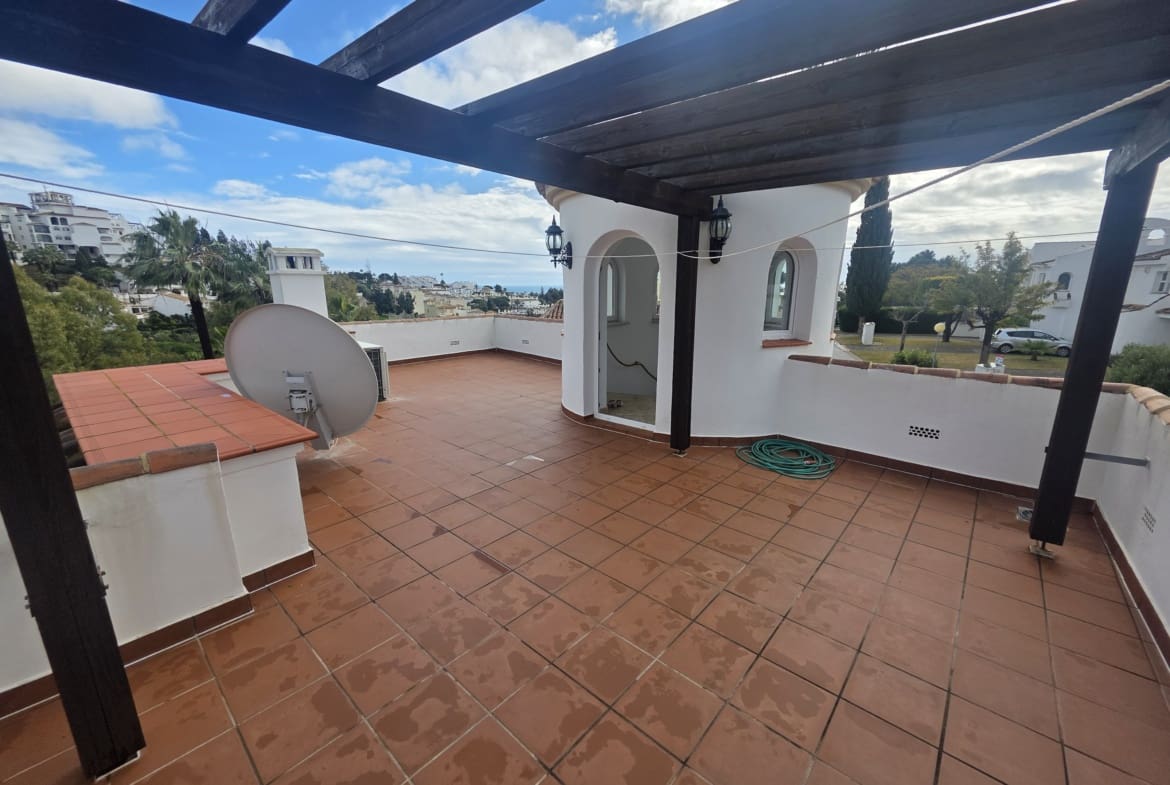 2 sypialnia Willa na sprzedaż w Calahonda z basenem garażem - 749 000 € (Ref: 9598073)