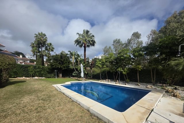 2 makuuhuone Huvila myytävänä paikassa Calahonda, Mijas mukana uima-altaan 
autotalli - 749 000 € (Ref: 9598073)