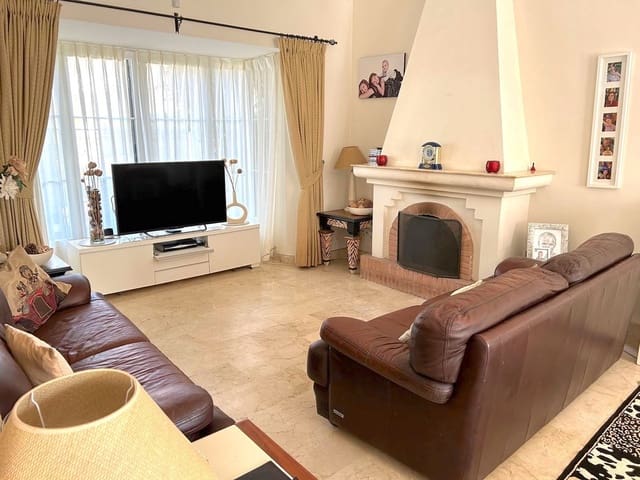 3 Zimmer Doppelhaus zu verkaufen in Elviria, Marbella mit Pool Garage - 685.000 € (Ref: 9598074)