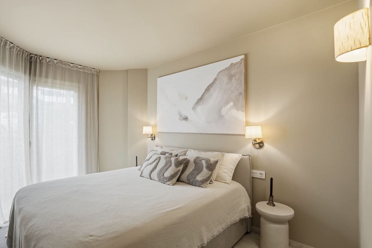 3 sypialnia Apartament na sprzedaż w Calahonda z basenem garażem - 569 000 € (Ref: 9598162)