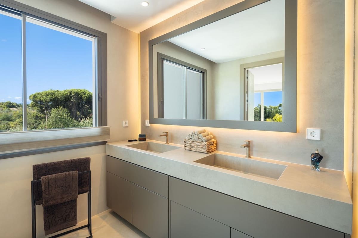 5 soveværelse Semi-Rækkehus til salg i Golden Mile med swimmingpool garage - € 4.950.000 (Ref: 9604966)