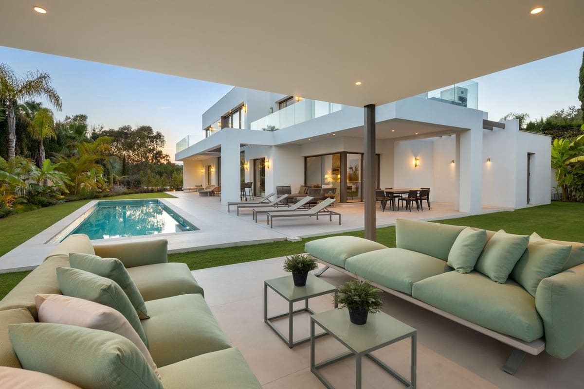 5 soveværelse Semi-Rækkehus til salg i Golden Mile med swimmingpool garage - € 4.950.000 (Ref: 9604966)