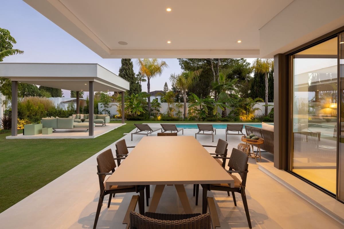 5 soveværelse Semi-Rækkehus til salg i Golden Mile med swimmingpool garage - € 4.950.000 (Ref: 9604966)