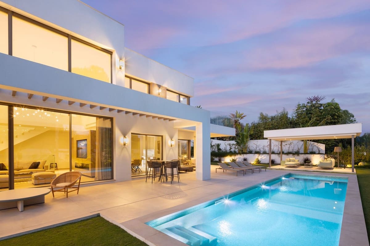 5 soveværelse Semi-Rækkehus til salg i Golden Mile med swimmingpool garage - € 4.950.000 (Ref: 9604966)