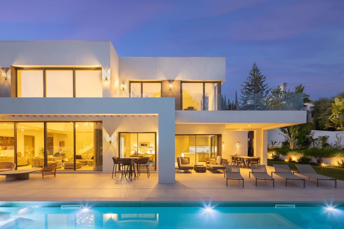 5 soveværelse Semi-Rækkehus til salg i Golden Mile med swimmingpool garage - € 4.950.000 (Ref: 9604966)