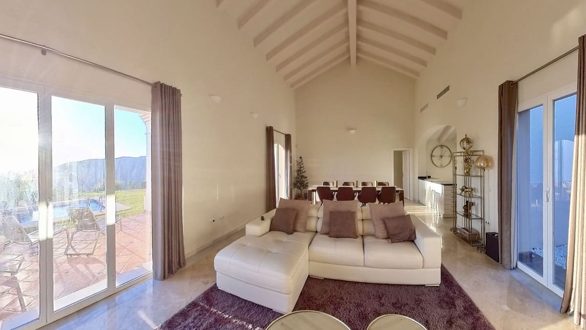 4 quarto Moradia em Banda para venda em Golden Mile com piscina garagem - 1 600 000 € (Ref: 9605003)